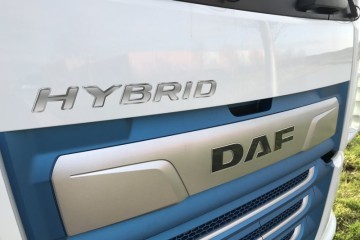 Peter Appel neemt eerste hybride DAF in gebruik